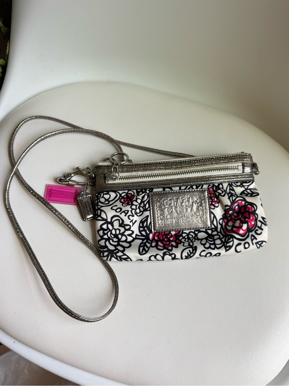 Coach Poppy Floral Graffiti Crossbody Clutch Pink Silver Y2K 2000s